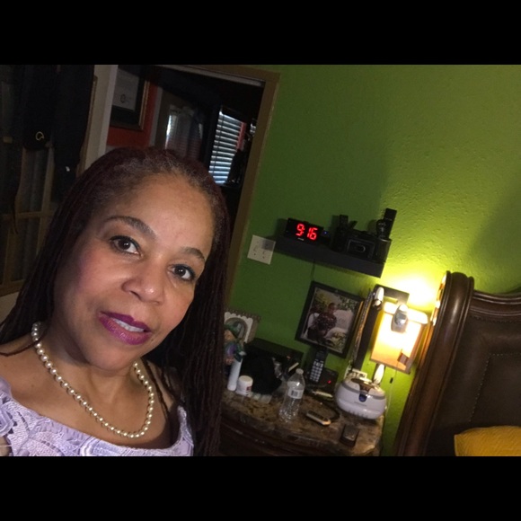 Meet your Posher, Dianna - Picture 1 of 1